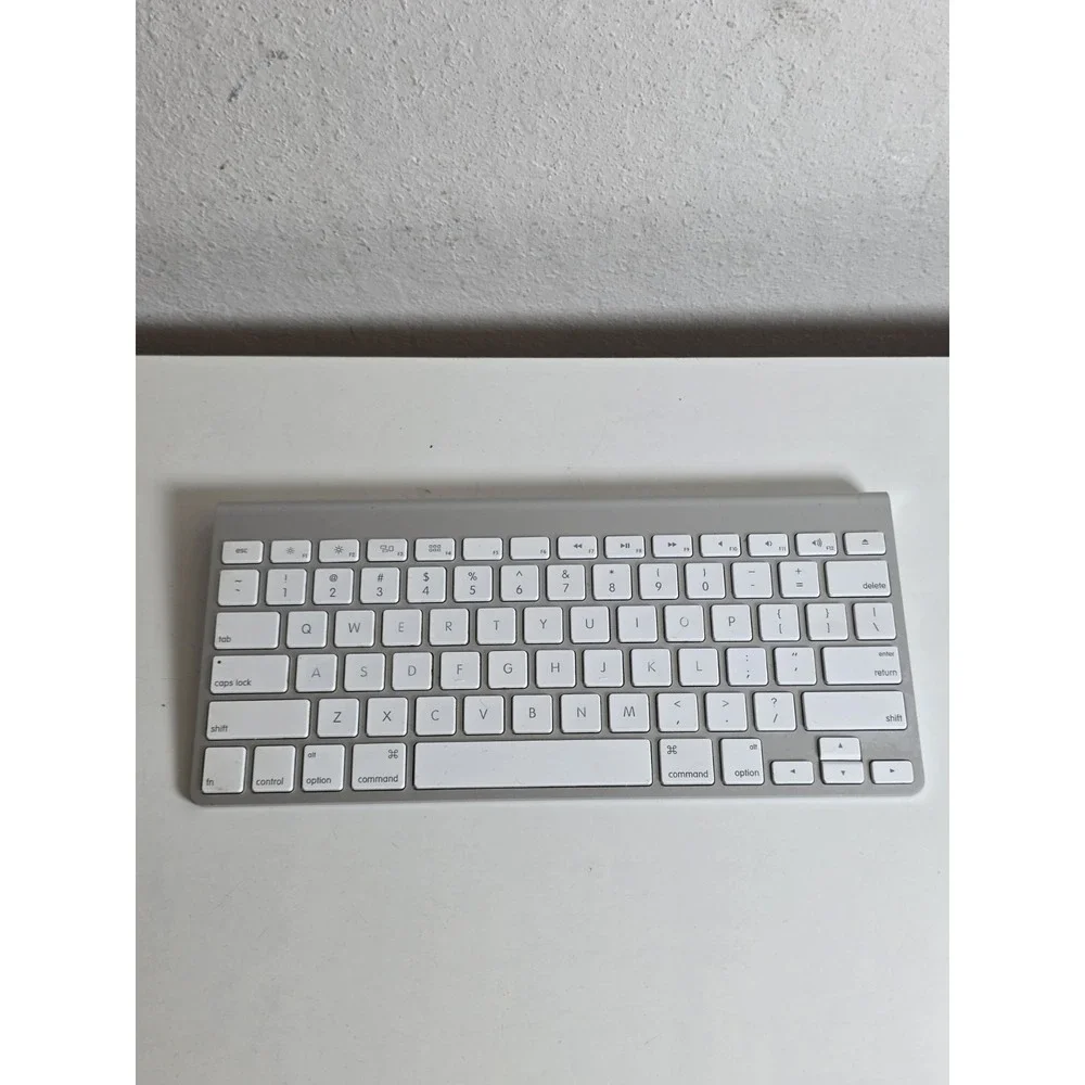 ORIGINAL GENUINE Apple A1314 Wireless Keyboard White Keys Aluminum Metal TESTED